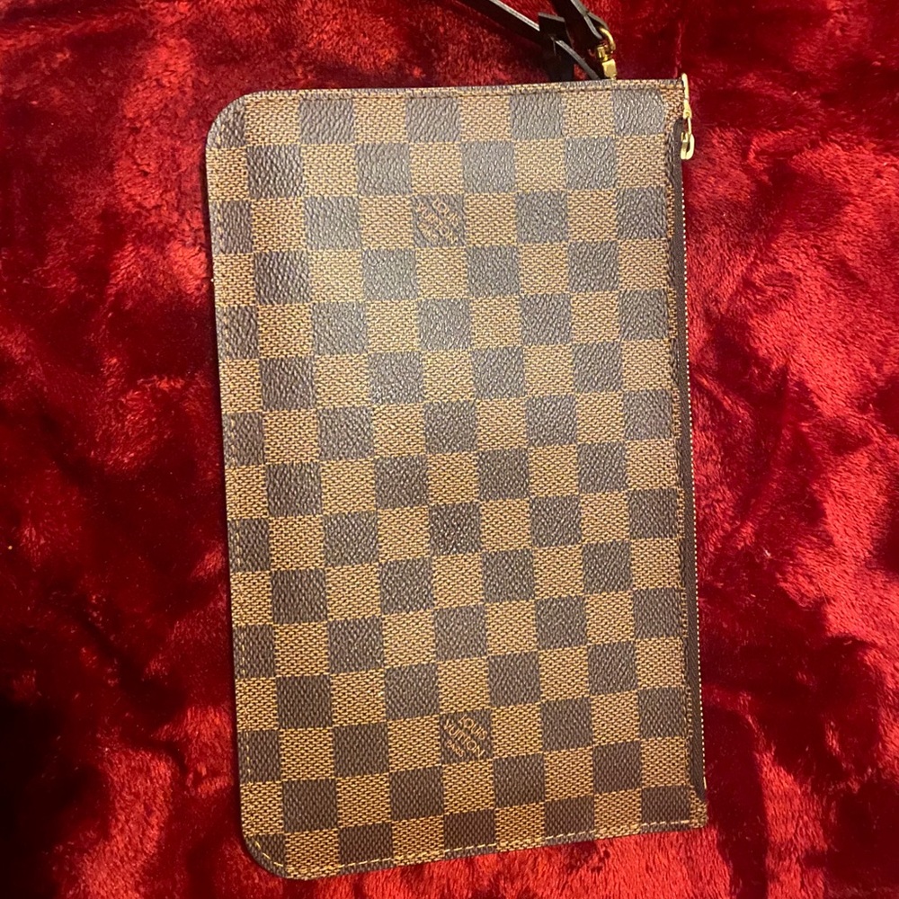 Authentic louis vuitton pochette